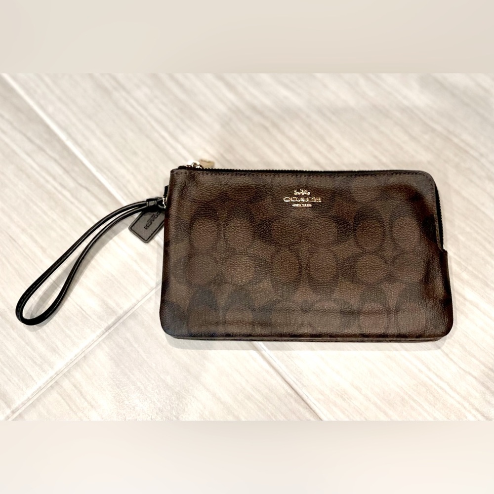 Coach - Double Corner Zip Wristlet (Signature Canvas)